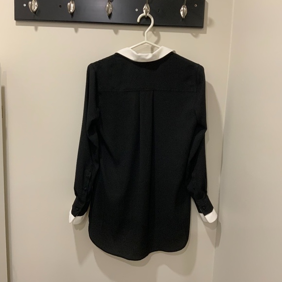 IMNYC Isaac Mizrahi Black Buttoned Blouse Shirt with White Collar and Cuffs - Picture 3 of 10